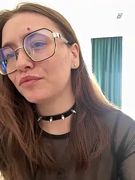 Snapshot of Sabrina_shells chatting on 04.10.26 Sabrina shells online show from 04.10.26