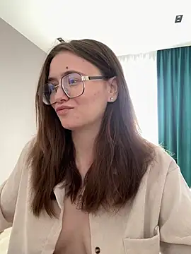 Snapshot of Sabrina_shells chatting on 04.13.26 Sabrina shells online show from 04.13.26