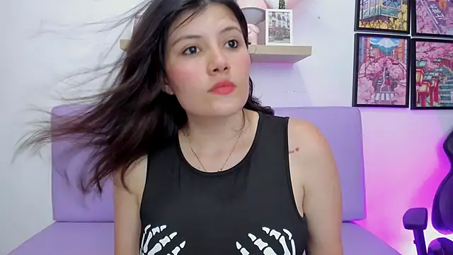 Snapshot of Carolina_Burninng chatting on 10.06.25 Carolina Burninng online show from 10.06.25