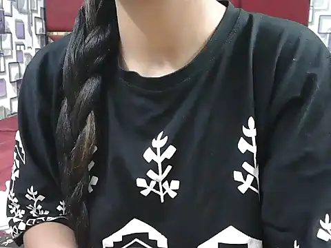 Snapshot of Somiya87 chatting on 10.16.25 Somiya87 online show from 10.16.25