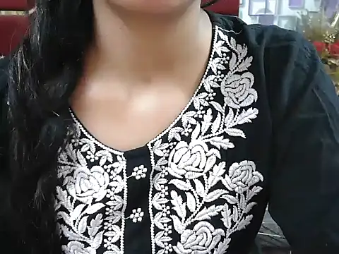 Snapshot of Somiya87 chatting on 10.29.25 Somiya87 online show from 10.29.25