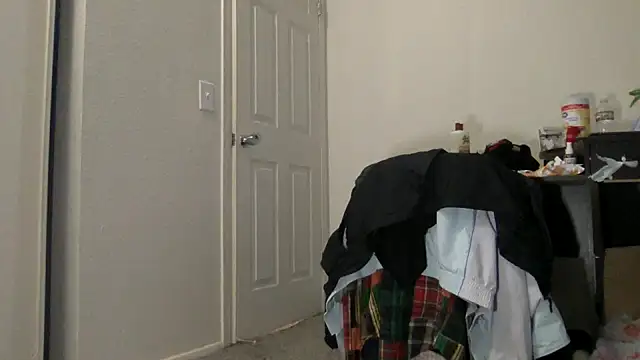 Snapshot of bubblebut420 chatting on 10.24.25 bubblebut420 online show from 10.24.25