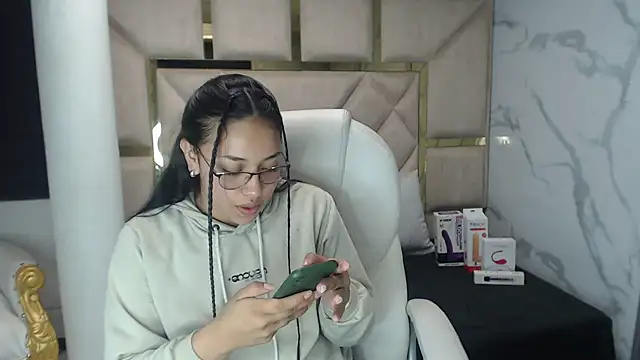 Snapshot of IsabellRodriguez18 chatting on 03.09.25 IsabellRodriguez18 online show from 03.09.25