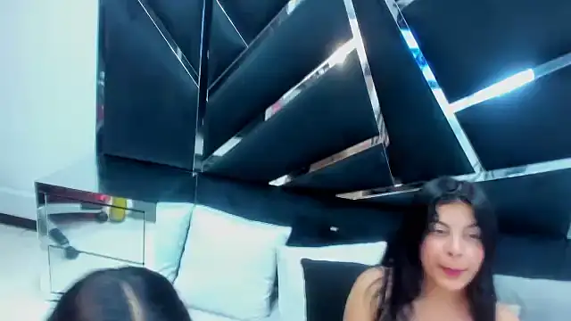 Snapshot of IsabellRodriguez18 chatting on 03.20.25 IsabellRodriguez18 online show from 03.20.25