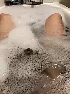 Snapshot of 22TT2295 chatting on 12.27.24 22TT2295 online show from 12.27.24