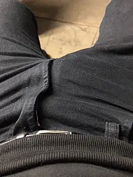 Snapshot of 22TT2295 chatting on 12.29.24 22TT2295 online show from 12.29.24