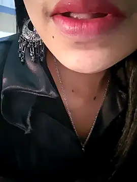 Snapshot of sexyhoney27 chatting on 02.28.25 sexyhoney27 online show from 02.28.25