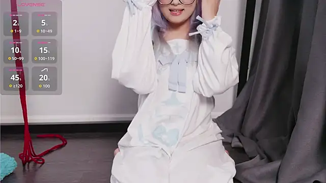 Snapshot of Yu_UwU_ chatting on 10.17.25 Yu UwU online show from 10.17.25