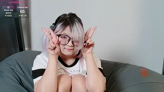 Snapshot of Yu_UwU_ chatting on 04.04.26 Yu UwU online show from 04.04.26
