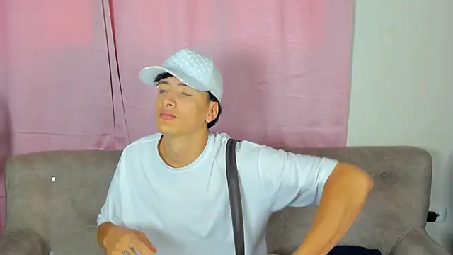 Snapshot of two_milkyway chatting on 01.29.25 two milkyway online show from 01.29.25