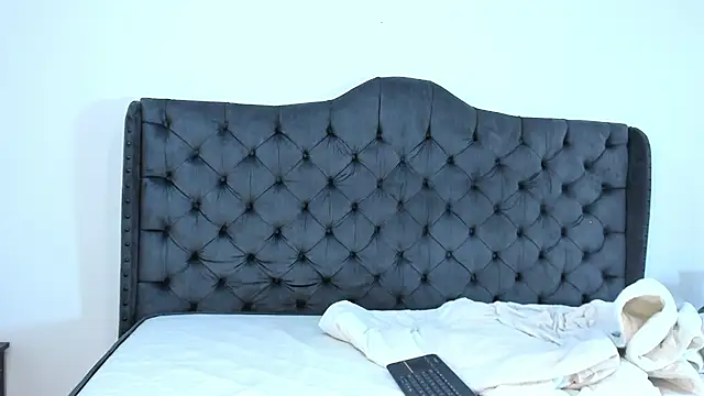 Snapshot of two_milkyway chatting on 09.26.25 two milkyway online show from 09.26.25