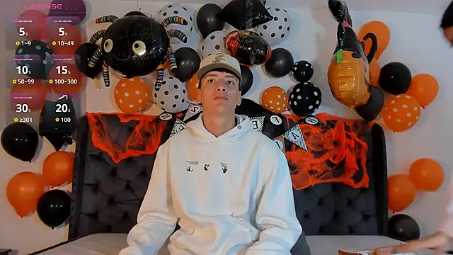 Snapshot of two_milkyway chatting on 10.15.25 two milkyway online show from 10.15.25