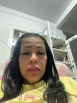 Snapshot of KarolRubi1 chatting on 05.27.26 KarolRubi1 online show from 05.27.26