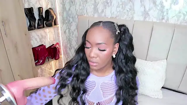 Snapshot of whiitneyfox chatting on 09.11.25 whiitneyfox online show from 09.11.25