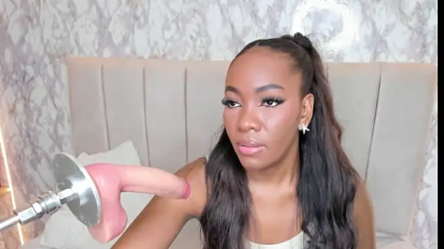 Snapshot of whiitneyfox chatting on 11.03.25 whiitneyfox online show from 11.03.25