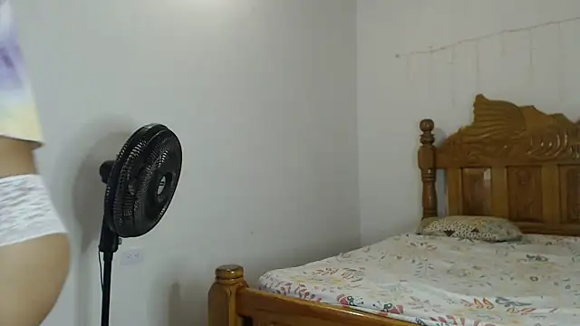 Snapshot of Coral0403 chatting on 02.10.25 Coral0403 online show from 02.10.25