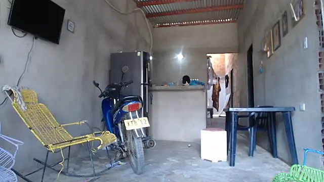 Snapshot of Coral0403 chatting on 10.04.25 Coral0403 online show from 10.04.25