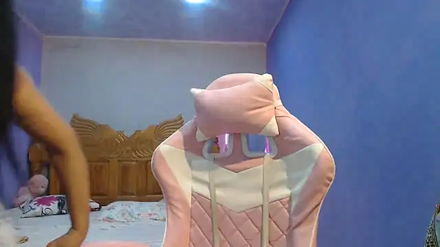 Snapshot of Coral0403 chatting on 10.20.25 Coral0403 online show from 10.20.25