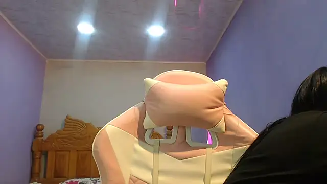 Snapshot of Coral0403 chatting on 11.17.25 Coral0403 online show from 11.17.25