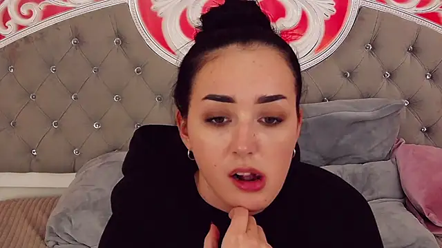 KimKhallifa online show from 02.28.25