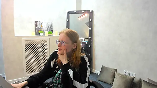 ElizabethHarpper online show from 01.31.25