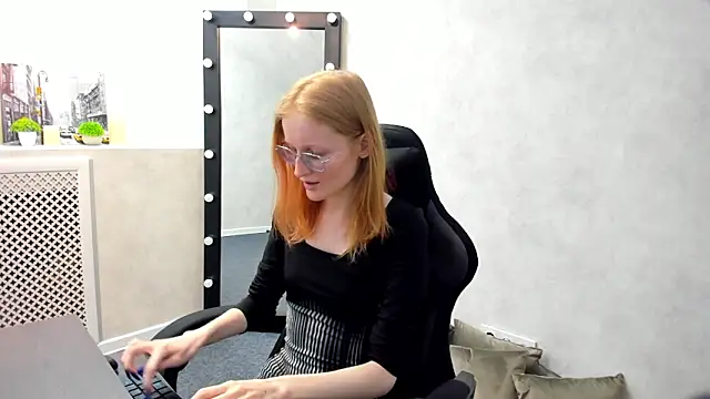 ElizabethHarpper online show from 03.07.25