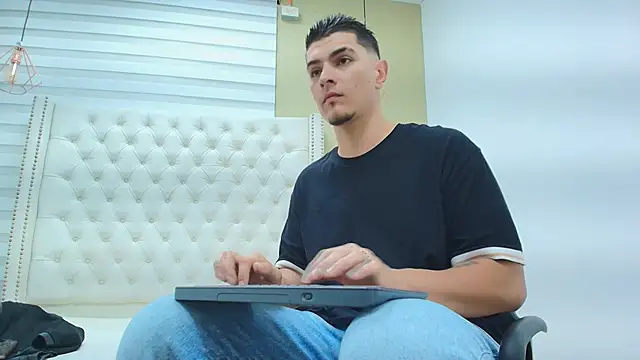 DAVID VICTORIAA online show from 12.18.25