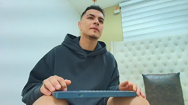 DAVID VICTORIAA online show from 02.21.26