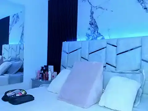 daniiphoeniixx online show from 02.25.25