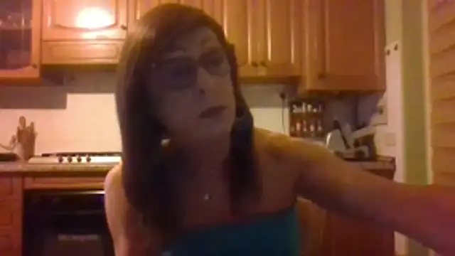 Snapshot of Tiabet chatting on 11.04.25 Tiabet online show from 11.04.25