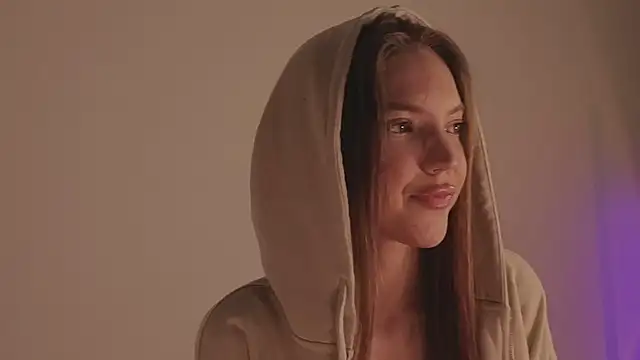 Snapshot of alittlestarrr chatting on 01.02.25 alittlestarrr online show from 01.02.25