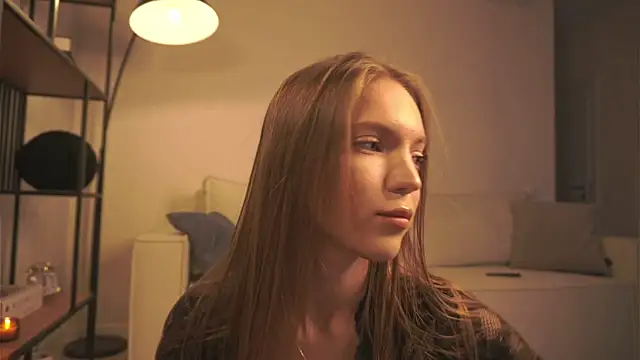 Snapshot of alittlestarrr chatting on 01.06.25 alittlestarrr online show from 01.06.25