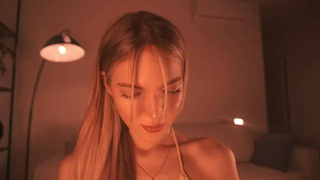 Snapshot of alittlestarrr chatting on 01.21.25 alittlestarrr online show from 01.21.25