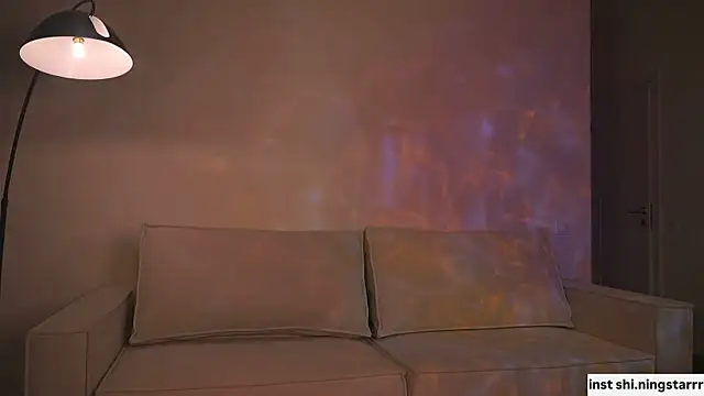 Snapshot of alittlestarrr chatting on 02.04.25 alittlestarrr online show from 02.04.25