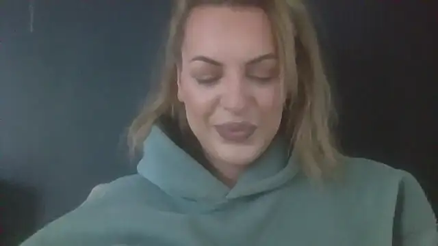 Snapshot of Gigi-Honey chatting on 09.11.25 Gigi-Honey online show from 09.11.25