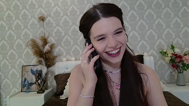 Nellie Medina online show from 02.18.25