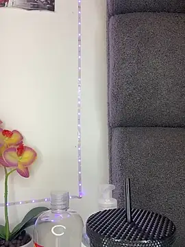 Thando04 online show from 09.20.25