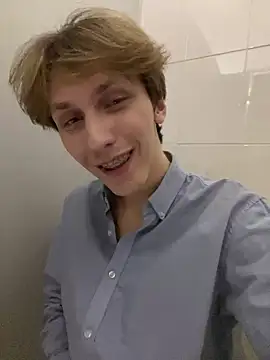 Snapshot of Adrian_Di chatting on 12.30.24 Adrian Di online show from 12.30.24