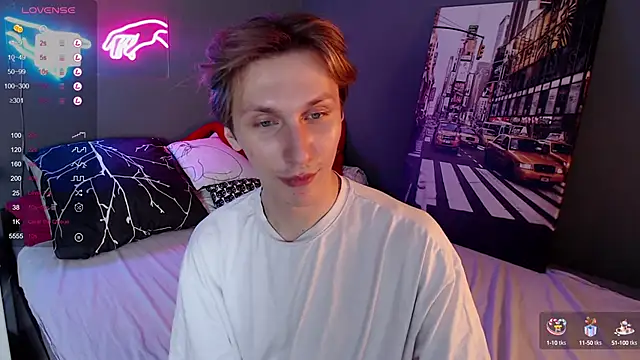 Snapshot of Adrian_Di chatting on 01.09.25 Adrian Di online show from 01.09.25