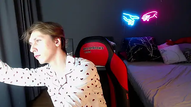 Snapshot of Adrian_Di chatting on 01.11.25 Adrian Di online show from 01.11.25