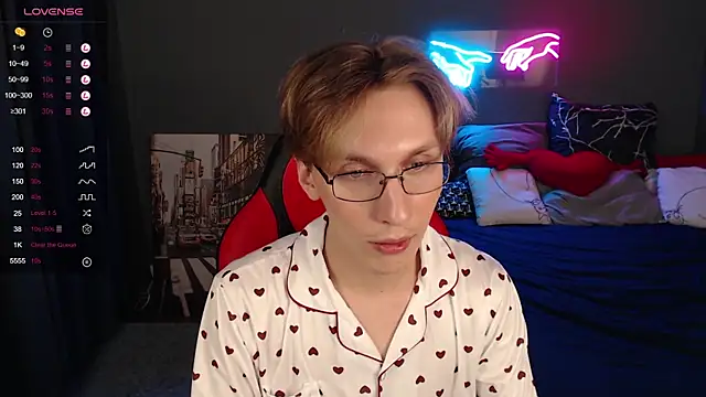 Snapshot of Adrian_Di chatting on 01.28.25 Adrian Di online show from 01.28.25