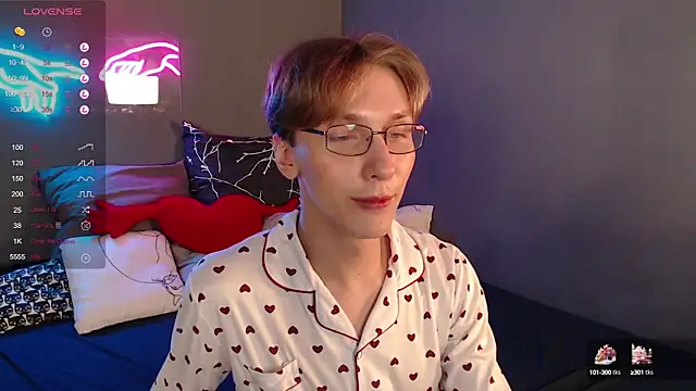 Snapshot of Adrian_Di chatting on 01.28.25 Adrian Di online show from 01.28.25