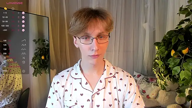 Snapshot of Adrian_Di chatting on 01.30.25 Adrian Di online show from 01.30.25