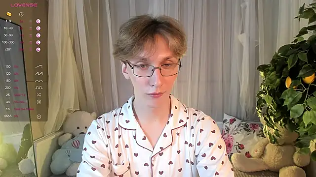 Snapshot of Adrian_Di chatting on 01.30.25 Adrian Di online show from 01.30.25