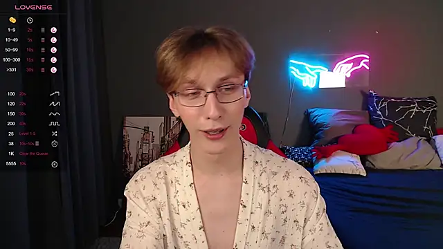 Snapshot of Adrian_Di chatting on 01.31.25 Adrian Di online show from 01.31.25