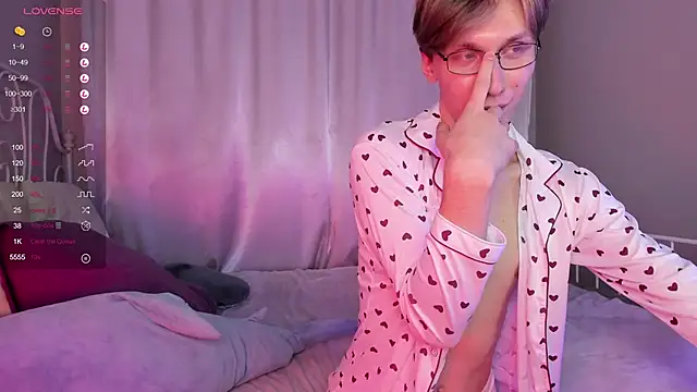 Snapshot of Adrian_Di chatting on 02.04.25 Adrian Di online show from 02.04.25