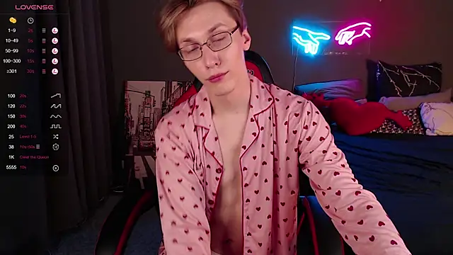 Snapshot of Adrian_Di chatting on 02.10.25 Adrian Di online show from 02.10.25