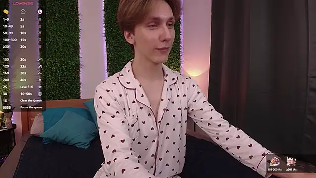 Snapshot of Adrian_Di chatting on 03.08.25 Adrian Di online show from 03.08.25