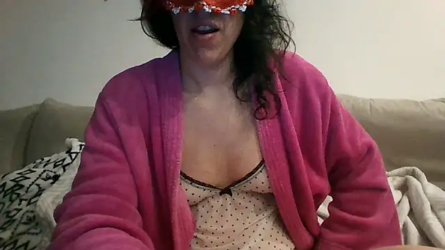 Snapshot of couple-tuga chatting on 02.16.25 couple-tuga online show from 02.16.25