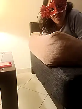 Snapshot of couple-tuga chatting on 03.01.25 couple-tuga online show from 03.01.25